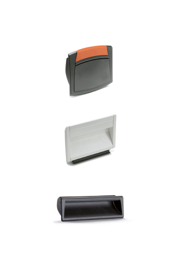 Flush pull handles